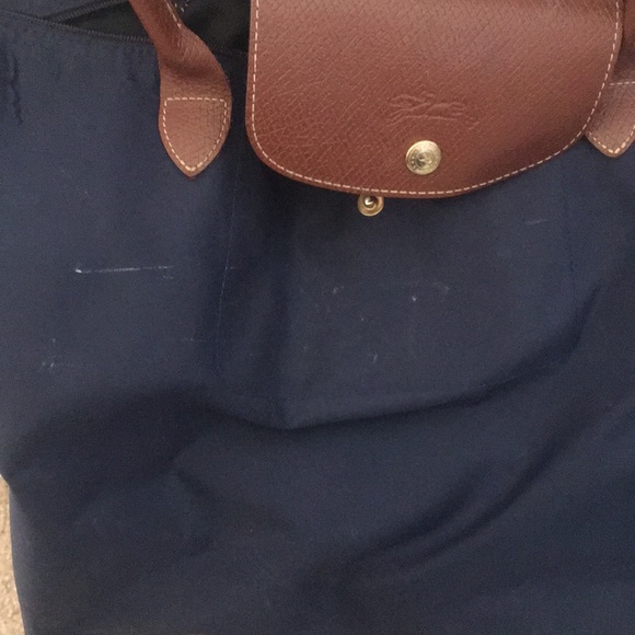 Reposhing Authentic Longchamp tote - Picture 4 of 10